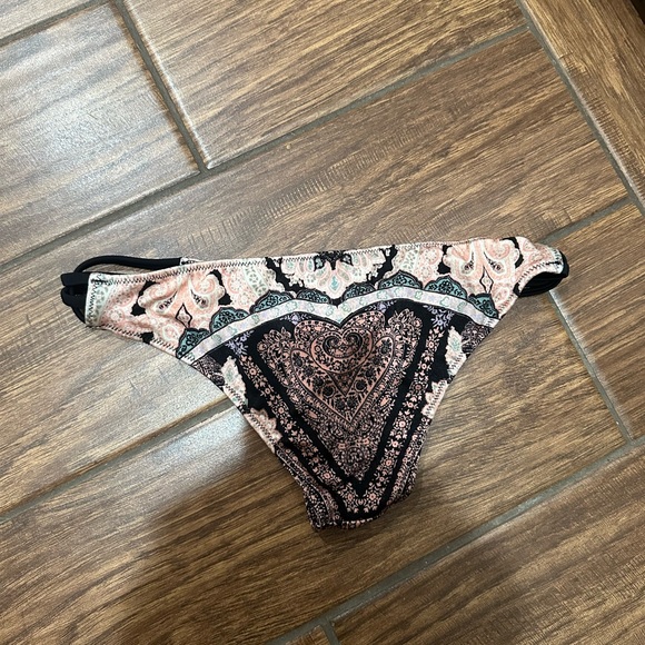 Victoria’s Secret push up bikini - Picture 2 of 5